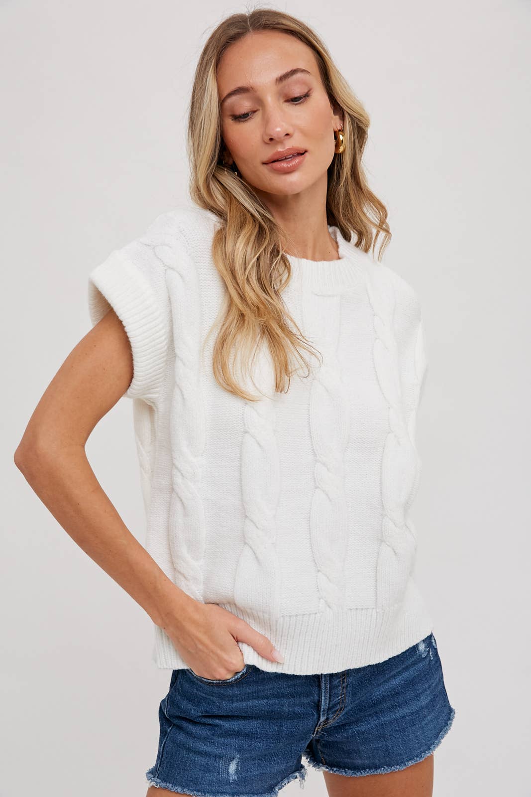 CABLE KNIT SHORT SLEEVED SWEATER: IVORY / M/L