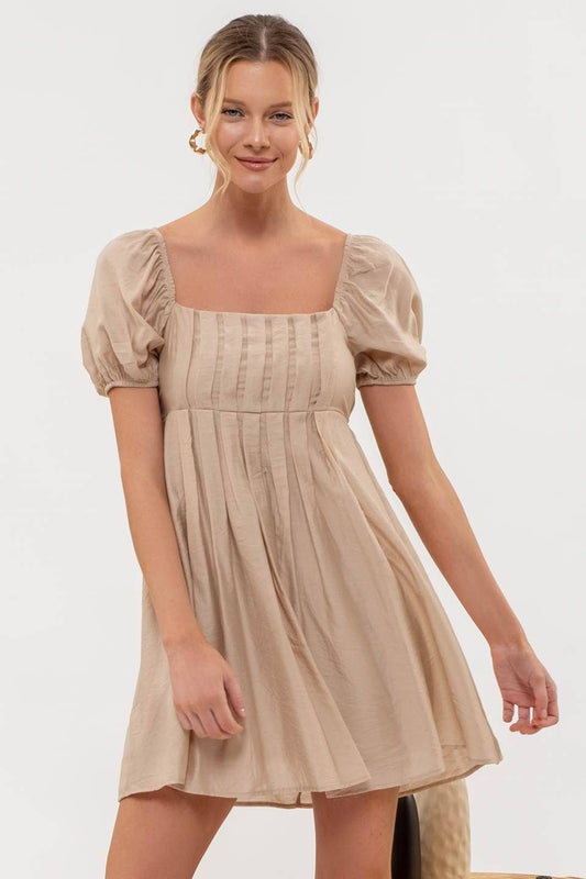 PUFF SLEEVE PLEATED MINI DRESS: KHAKI